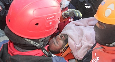 AYNI AİLEDEN 3 KİŞİ 61 SAAT SONRA ENKAZDAN SAĞ ÇIKARTILDI