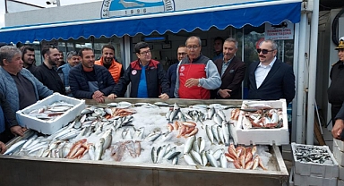 BALIKLARI AÇIK ARTIRMADA SATIP, PARASINI DEPREMZEDELERE BAĞIŞLADILAR