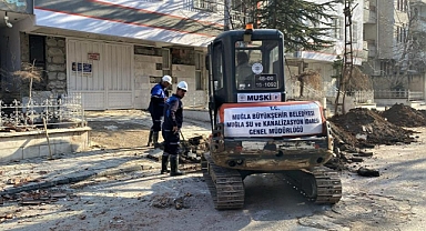 BÜYÜKŞEHİR EKİPLERİ DEPREM BÖLGESİNDE ALTYAPI TAMİRATI GERÇEKLEŞTİRİYOR