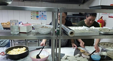 DATÇA’DA KADINLAR DEPREMZEDELER İÇİN KOLLARI SIVADI