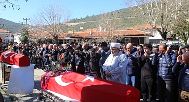 DEPREMDE GÖÇÜK ALTINDA KALAN BAŞÇAVUŞ VE KIZI TOPRAĞA VERİLDİ