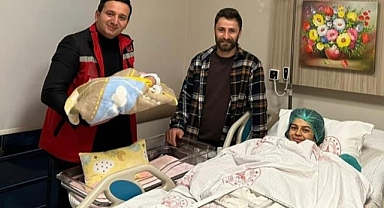 DEPREMZEDE AİLE BEBEKLERİNİN DOĞUMU İLE SEVİNÇ YAŞADI