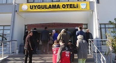 DEPREMZEDE AİLELER MARMARİS’TE AĞIRLANMAYA BAŞLANDI