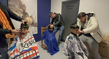 DEPREMZEDE ÇOCUKLARI TIRAŞ ETTİLER