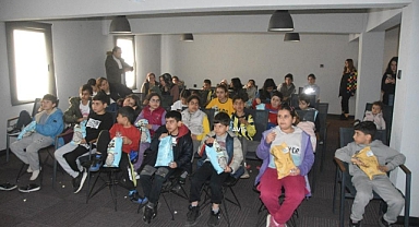 DEPREMZEDE ÇOCUKLARIN TRAVMASINI ATLATMASI İÇİN SEFERBER OLDULAR