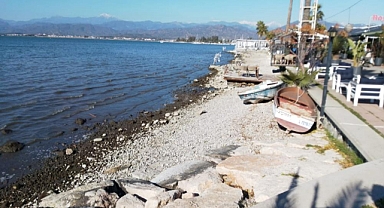 FETHİYE’DE DENİZ 10 METRE ÇEKİLDİ