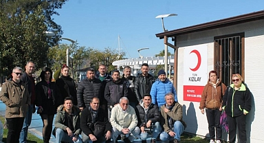 FETHİYE’DE GAZETECİLER DEPREMZEDELER İÇİN KAN BAĞIŞINDA BULUNDU