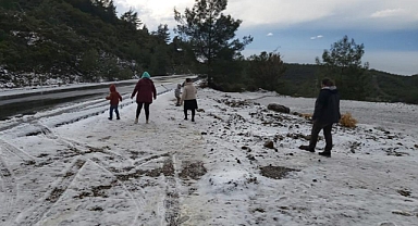 KAR YAĞIŞI DATÇA'YI BEYAZA BÜRÜDÜ