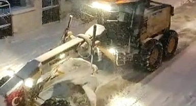 KAVAKLIDERE’DE KAR KALINLIĞI 20 SANTİMETREYE ULAŞTI