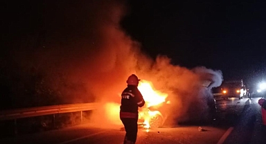 KAZA YAPAN ARAÇ ALEV TOPUNA DÖNDÜ