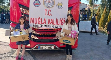 KÖYCEĞİZLİ CEYLİN VE FİLİZ’DEN DEPREMZEDE ARKADAŞLARI İÇİN DUYGU DOLU HEDİYE