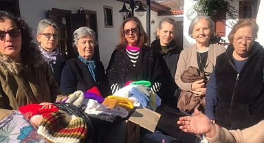 KÖYCEĞİZLİ ELSANATLARI KURSİYERLERİNDEN DEPREMZEDELERE ISITAN DESTEK