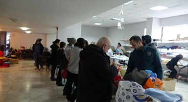 MARMARİS’TE YARDIM SEFERBERLİĞİ DEVAM EDİYOR