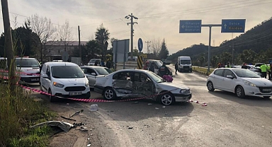 MARMARİS’TE ZİNCİRLEME TRAFİK KAZASI: 1 ÖLÜ, 2 YARALI