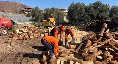 MARMARİS’TEN DEPREMZEDELERE YAKACAK YARDIMI
