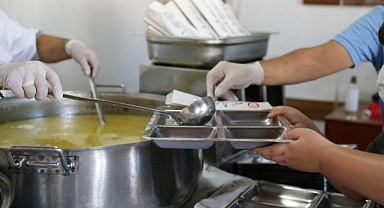 MENTEŞE BELEDİYESİ AŞEVİNDEN DEPREMZEDELERE 3 ÖĞÜN YEMEK