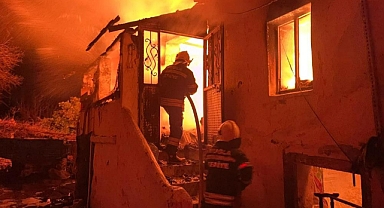 MİLAS'TA İKİ KATLI EV KÜLE DÖNDÜ