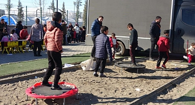 MİLLİ EĞİTİM BAKANLIĞI DEPREMZEDE ÇOCUKLARA PSİKOSOSYAL DESTEK VERİYOR