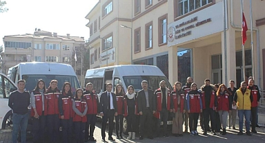 MUĞLA’DAN KIRMIZI YELEKLİLER DEPREMZEDE VATANDAŞLAR İÇİN YOLA ÇIKTI