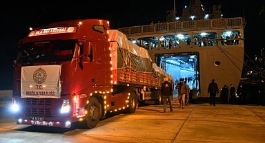 TIBBİ MALZEMELER ASKERİ GEMİ İLE GÖNDERİLDİ