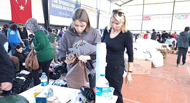 UKRAYNALI ANNE VE KIZININ VEFASI TAKDİR TOPLADI