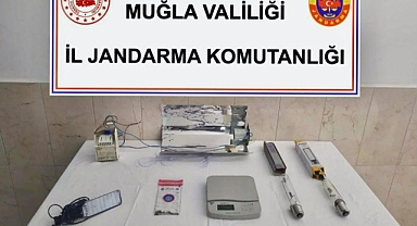 UYUŞTURUCU İMALATI İÇİN EVİNDE DÜZENEK KURMUŞ