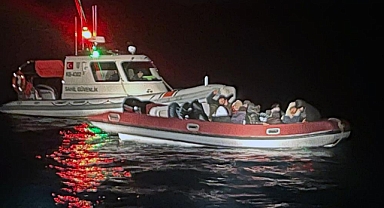 YUNANLILARIN ÖLÜME İTTİĞİ 13 DÜZENSİZ GÖÇMEN KURTARILDI