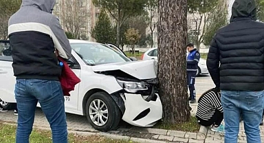 ADAY SÜRÜCÜ SINAVDA EHLİYETİNİ ALAMADAN KAZA YAPTI