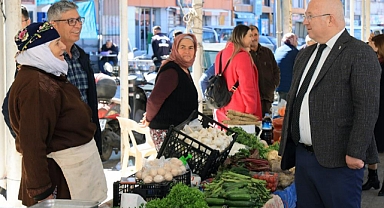 BAŞKAN GÜMÜŞ KÖYLÜ PAZARINDA KADIN ÜRETİCİLERLE GÖRÜŞTÜ