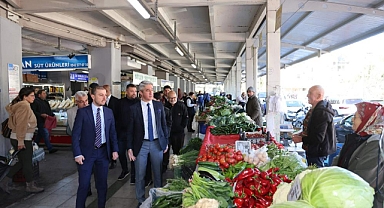 BAŞKAN OKTAY, SEMT PAZARINDA VATANDAŞLARLA BULUŞTU