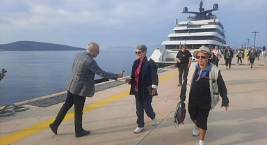 BODRUM'A SEZONUN İLK GEMİSİ GELDİ