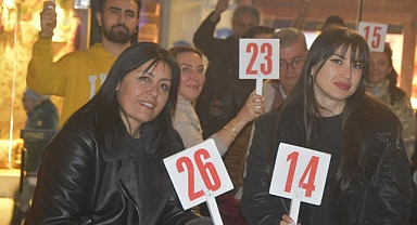 BODRUM’DA DÜZENLENEN MÜZAYEDEYE ÜNLÜ AKINI