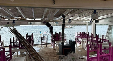 BODRUM’U FIRTINA VURDU, ÇATILARI UÇURDU, CAMLARI KIRDI