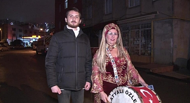 DATÇA’NIN İLK KADIN RAMAZAN DAVULCUSU MALTEPELİLERİ SAHURA UYANDIRIYOR