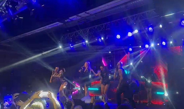 DEMET AKALIN MARMARİS’TE İRANLILARA KONSER VERDİ