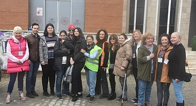 DEPREMZEDE AİLE 28 GÜN SONRA KEDİSİNE KAVUŞTU