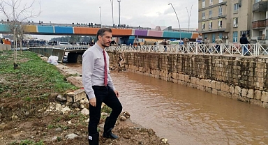 DOÇ. DR. CEYHUN ÖZÇELİK: “SU HAYAT VERİR, YÖNETİLMEZSE HAYAT ALIR”
