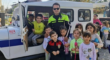 FETHİYE’DE POLİS EKİPLERİ MESLEKLERİNİ ÖĞRENCİLERE ANLATIYOR