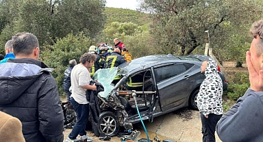 İKİ ARAÇ KAFA KAFAYA ÇARPIŞTI: 6 YARALI