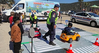 JANDARMADAN MİNİKLERE TRAFİK EĞİTİMİ