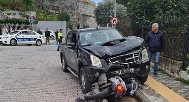 KAMYONETLE MOTOSİKLET ÇARPIŞTI: 2 YARALI