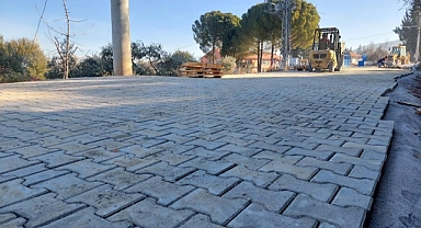 KIRSAL MAHALLE YOLLARI YENİLENİYOR