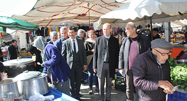 KÖYCEĞİZ’DE DEPREMZEDELER YARARINA PAZARDA SATIŞ GERÇEKLEŞTİRİLDİ