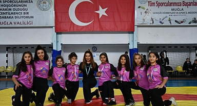 KÖYCEĞİZLİ GÜREŞÇİ KIZLAR ŞAMPİYONAYA DAMGA VURDU