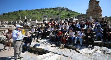 KÜTÜPHANELER HAFTASINDA CELSUS KÜTÜPHANESİ’NE ZİYARET