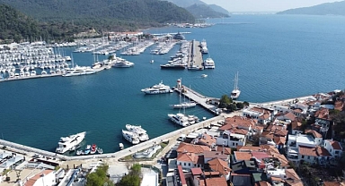 MARMARİS’TE OTELLER HAZIRLIKLARINI YAPARAK MİSAFİRLERİNİ BEKLEMEYE BAŞLADI