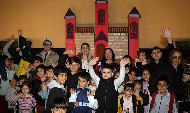 MENTEŞE BELEDİYE TİYATROSU ÇOCUKLARIN YÜZÜNÜ GÜLDÜRDÜ