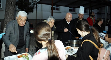 MENTEŞE BELEDİYESİ RAMAZAN ÇADIRINDA İLK İFTAR