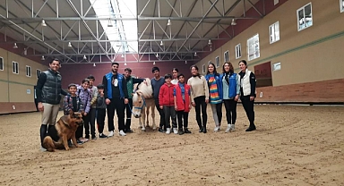 MUĞLA'DA DEPREMZEDE ÇOCUKLARA MORAL ETKİNLİĞİ