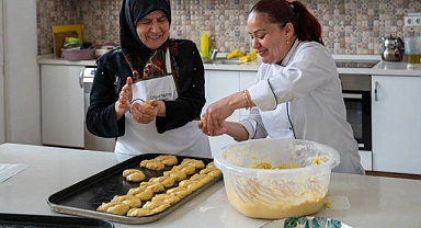 OLGUNLAŞMA ENSTİTÜSÜ'NDEKİ ETKİNLİK, DEPREMZEDE KADINLARA MORAL OLDU